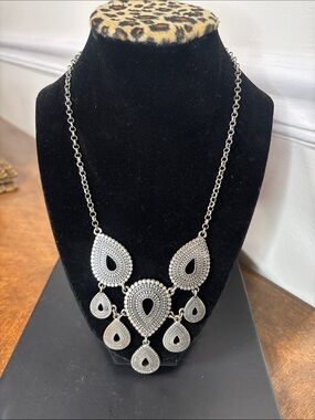 Elegant Silver-Tone Teardrop Statement Necklace - Women Jewelry